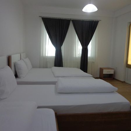 Hotel Rio Pristina Buitenkant foto
