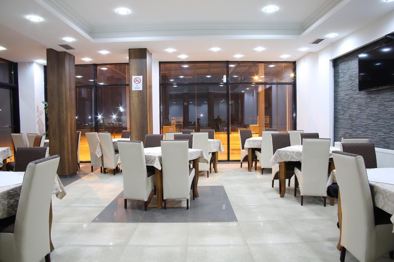 Hotel Rio Pristina Buitenkant foto