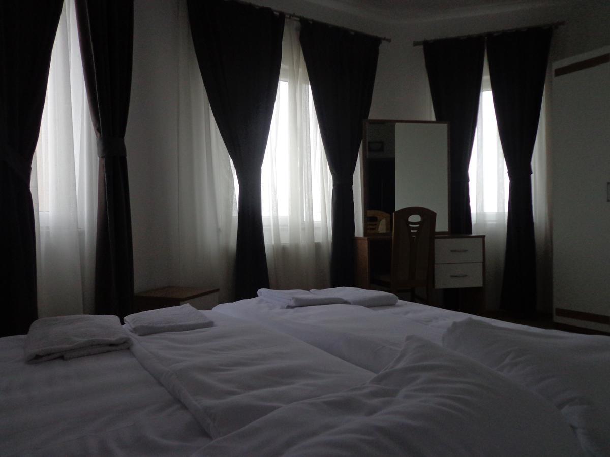 Hotel Rio Pristina Buitenkant foto