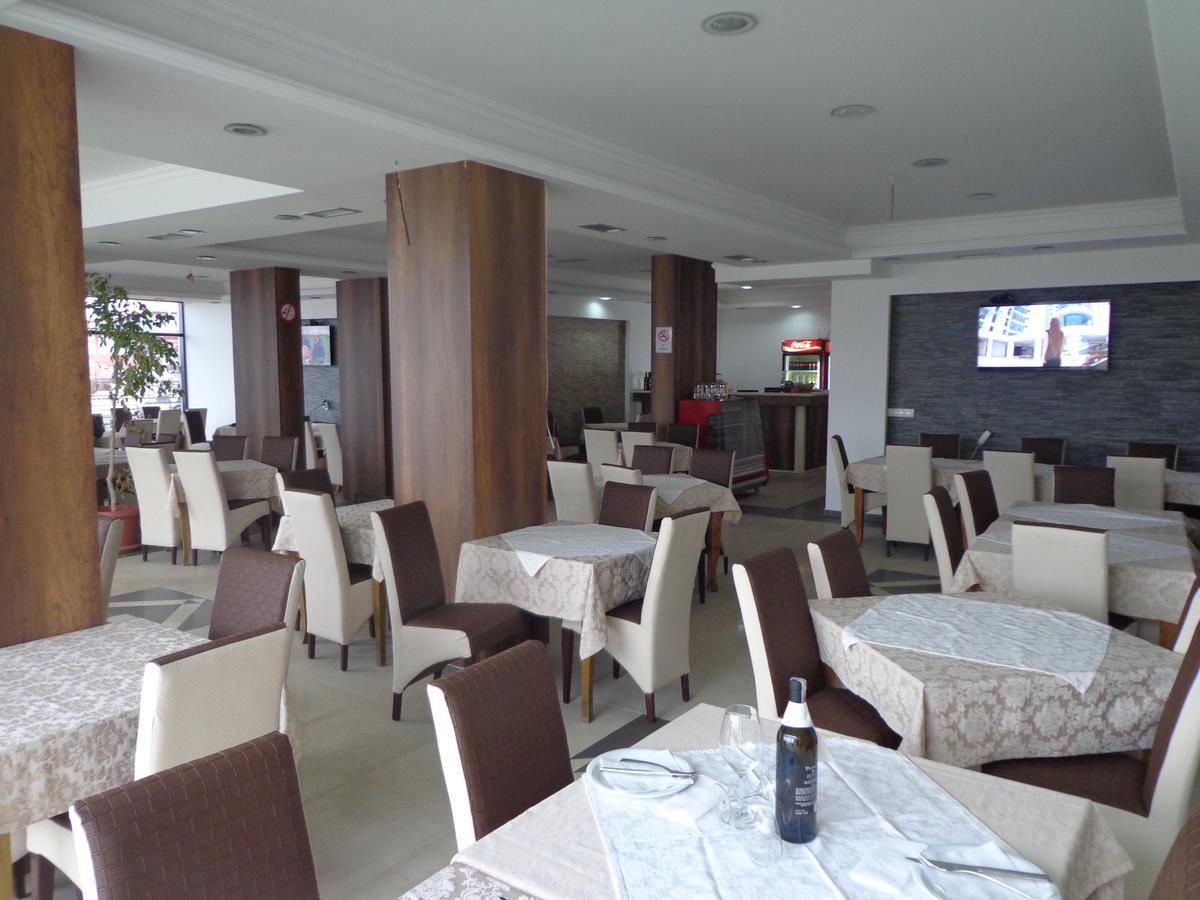 Hotel Rio Pristina Buitenkant foto