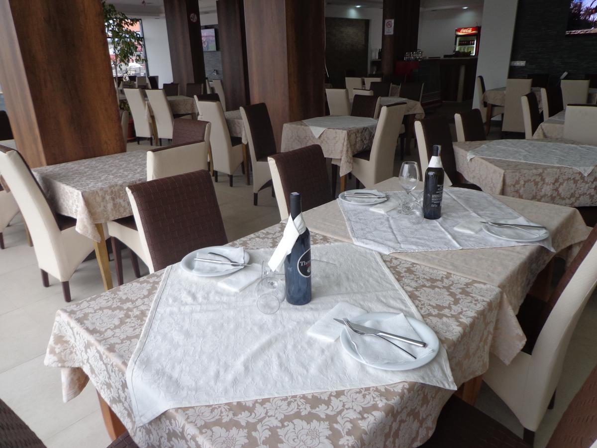 Hotel Rio Pristina Buitenkant foto