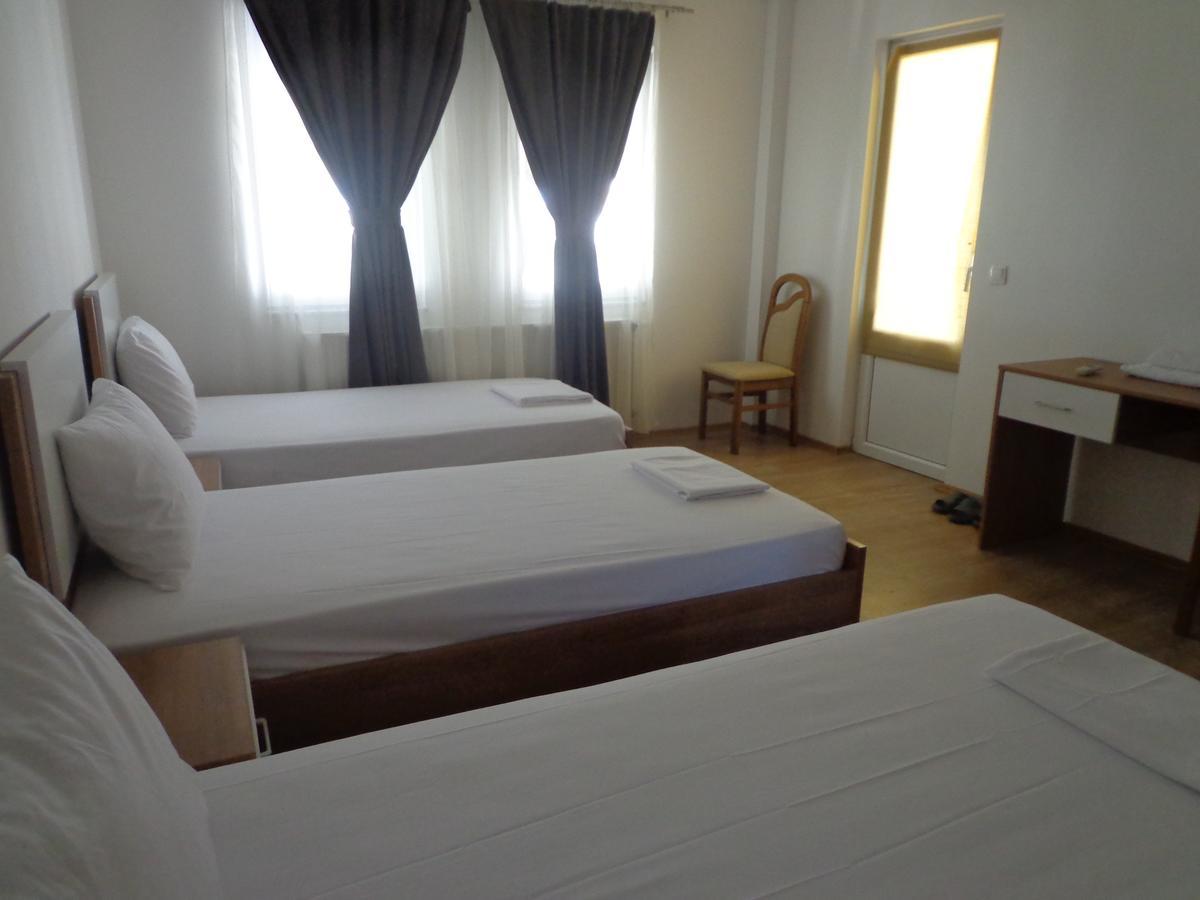 Hotel Rio Pristina Buitenkant foto