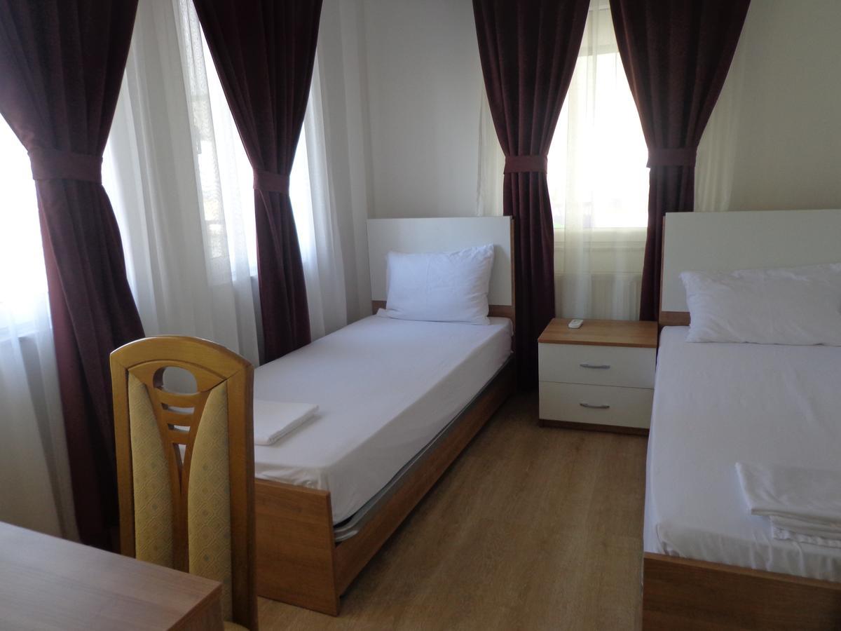 Hotel Rio Pristina Buitenkant foto