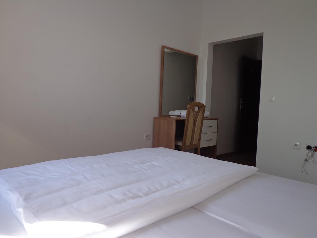 Hotel Rio Pristina Buitenkant foto
