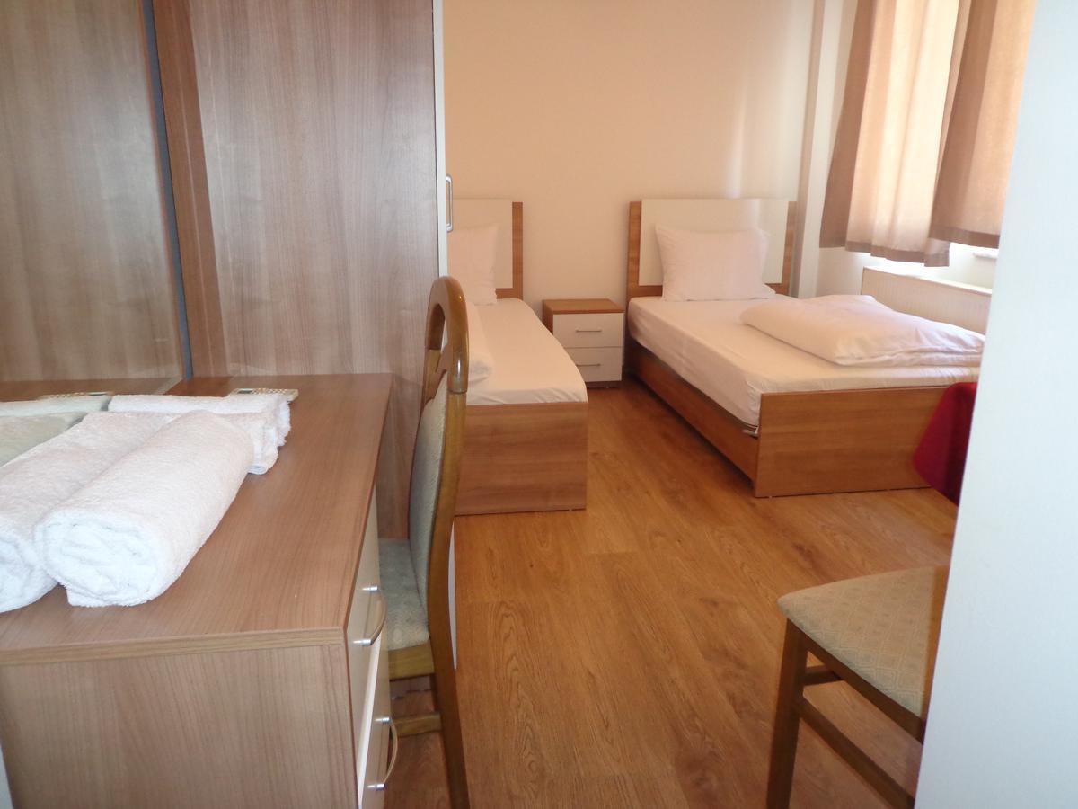 Hotel Rio Pristina Buitenkant foto